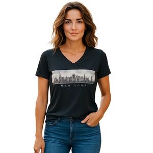 Gray Fitted Short Sleeve Tee with Urban Graphic